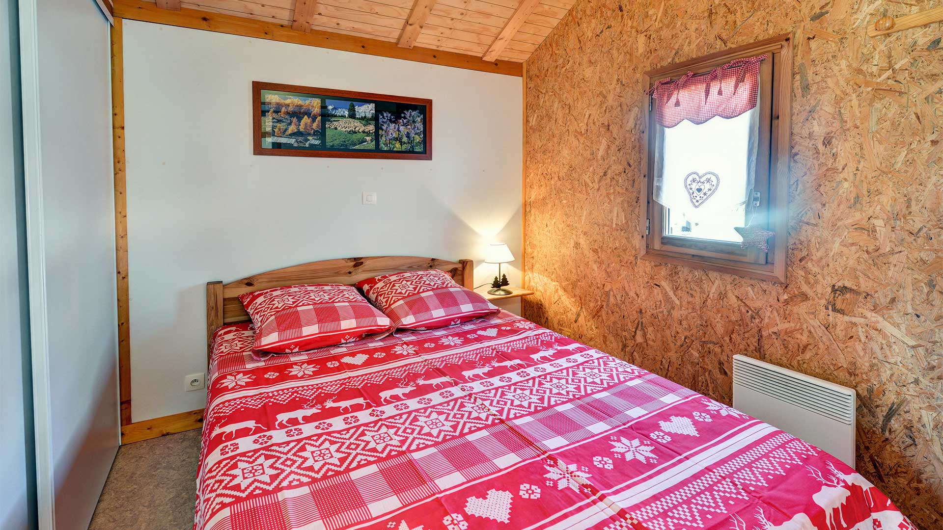 Grand Serre - Grande Gargouille : Chambre avec lit double - Chalet 5 personnes en location à Briançon