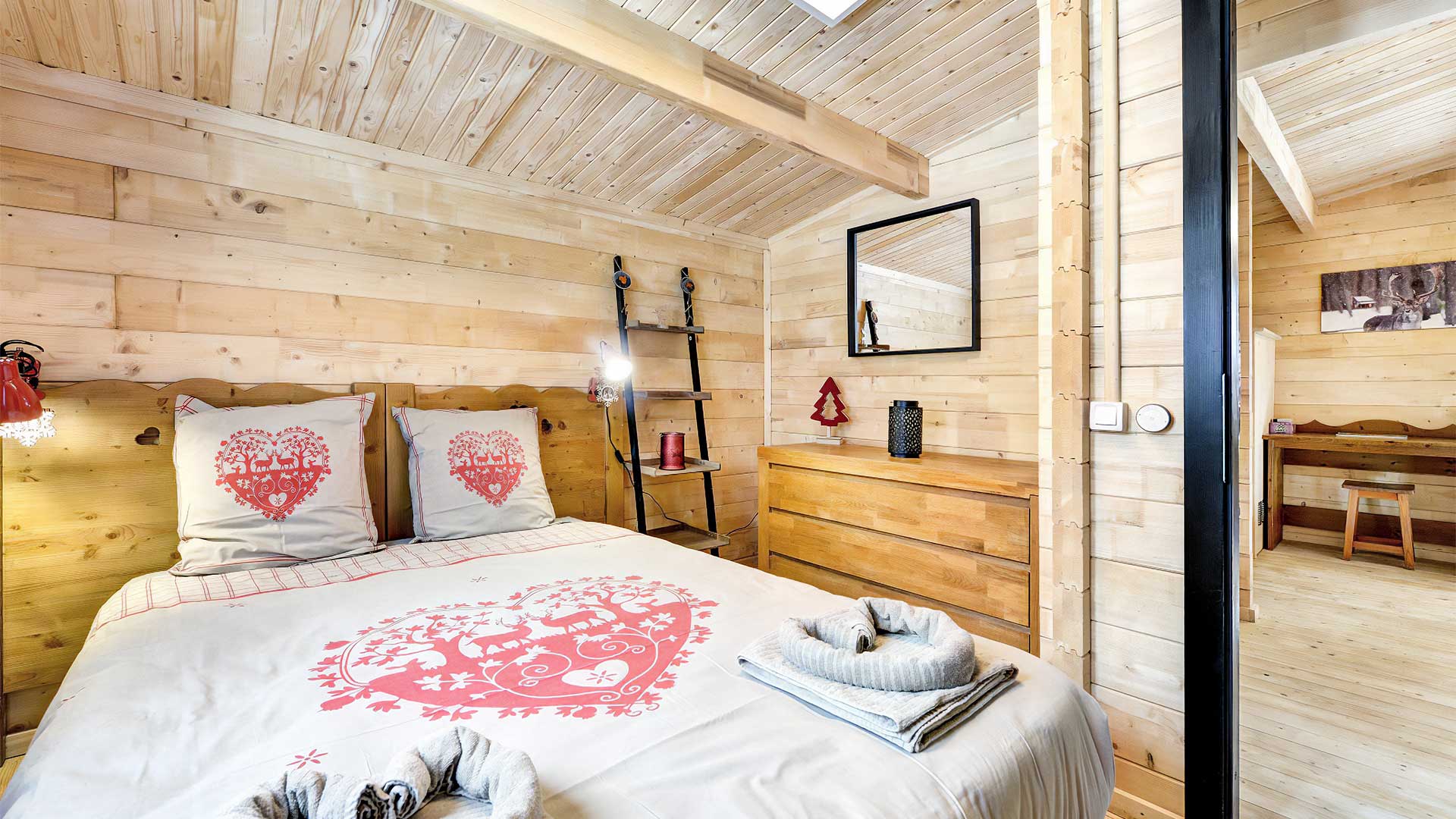 Choucas - Chalet pour 6 personnes : Chambre lit double - Location de chalet à Briançon